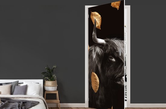 Deurposter 95x235 cm - Deursticker Schotse hooglander - Zwart - Wit - Goud - Meubelfolie zelfklevend - Deurfolie woonkamer - Interieurfolie fotobehang - Deur plakfolie - Deurstickers - Deurbehang sticker - Kamer decoratie