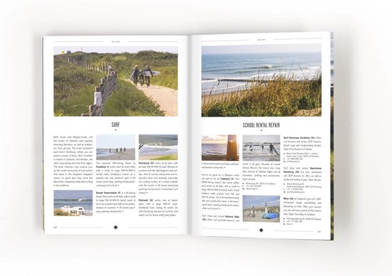 Boekpagina met een duinpad en golven, en een surfschool.