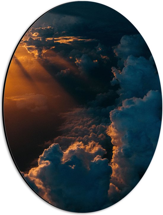 WallClassics - Dibond Ovaal - Zonnestralen op Zachte Wolken - 30x40 cm Foto op Ovaal (Met Ophangsysteem)
