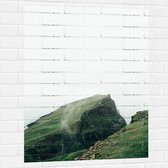 Muursticker - Groene Berg in de Mist - 75x100 cm Foto op Muursticker