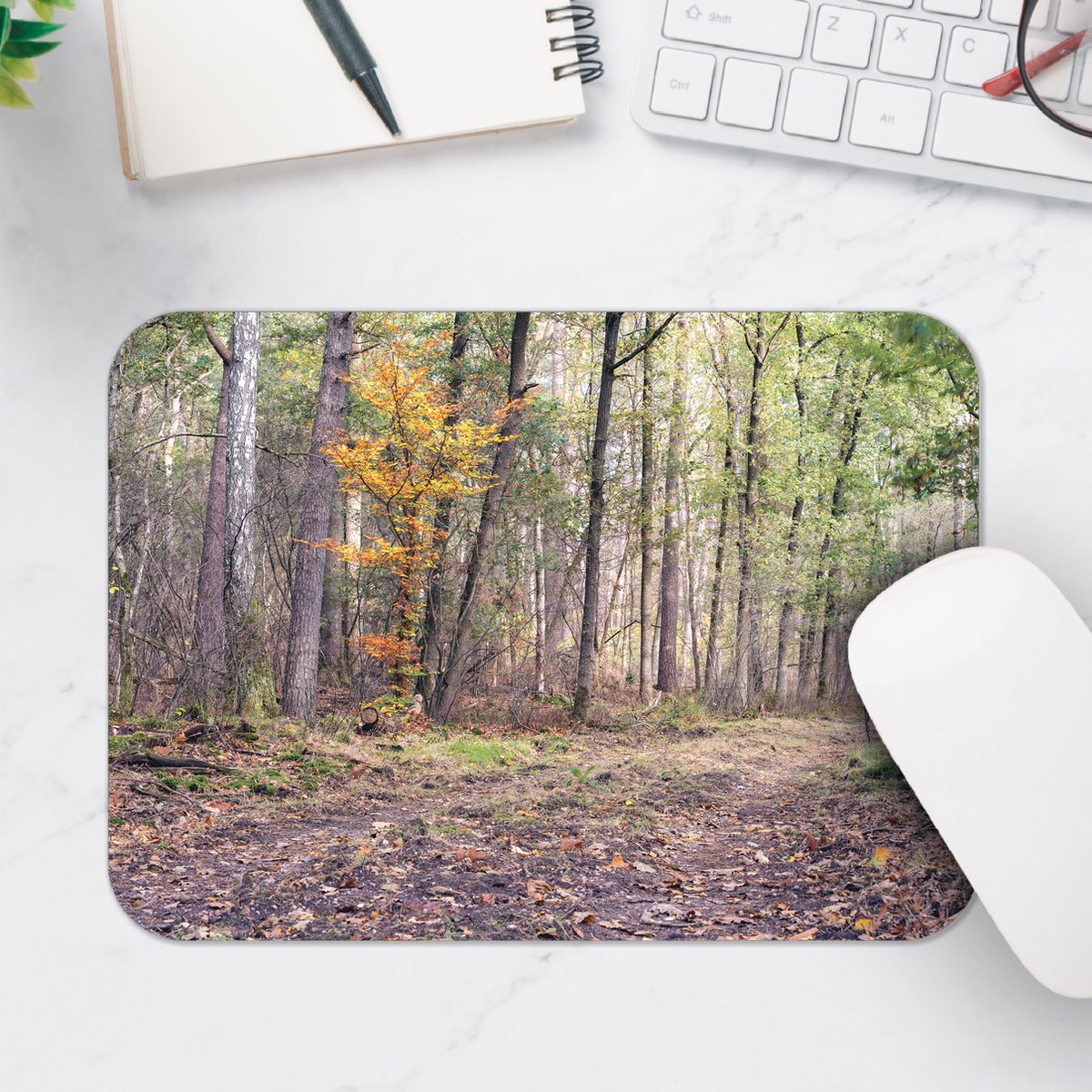 Muismat - Kaal Bos in de Herfst in Nederland - 25x18 cm - 2 mm Dik - Muismat van Vinyl