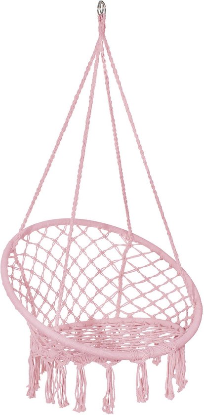 Roze net-hangstoel met franjes, opgehangen aan touwen.