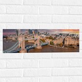Muursticker - Uitzicht op Tower Bridge bij Ondergaande Zon, Londen - 60x20 cm Foto op Muursticker