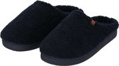 Donkerblauwe teddy pantoffels van Apollo, met een leren detail.