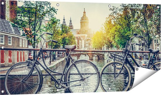 Gards Tuinposter Amsterdamse Brug bij een Gracht met Zonsondergang - 120x60 cm - Tuindoek - Tuindecoratie - Wanddecoratie buiten - Tuinschilderij