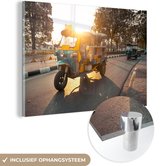 MuchoWow® Glasschilderij 120x80 cm - Schilderij acrylglas - Tuktuk tijdens zonsondergang - Foto op glas - Schilderijen