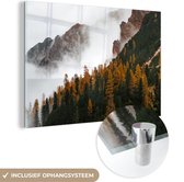 MuchoWow® Glasschilderij 150x100 cm - Schilderij acrylglas - Berg - Mist - Bos - Foto op glas - Schilderijen