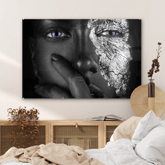 Peinture sur verre - Femme noire aux yeux bleus et accents argentés - 90x60 cm - Peintures sur Verre Peintures - Photo sur Glas