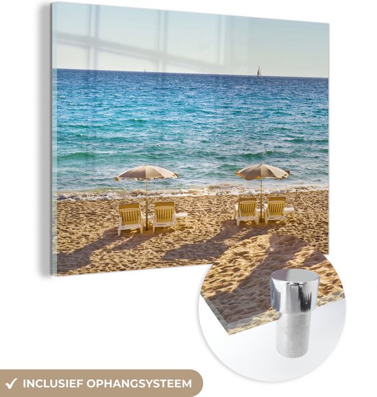 MuchoWow® Glasschilderij 120x90 cm - Schilderij acrylglas - Frankrijk - Strand - Stoel - Foto op glas - Schilderijen