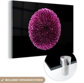 MuchoWow® Glasschilderij 30x20 cm - Schilderij acrylglas - Een bolvormige paarse Chrysanthemum bloem op een zwarte achtergrond - Foto op glas - Schilderijen