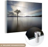 MuchoWow® Glasschilderij 30x20 cm - Schilderij acrylglas - Uitzicht over het meer van Loch Lomond in Schotland met een grijze hemel - Foto op glas - Schilderijen