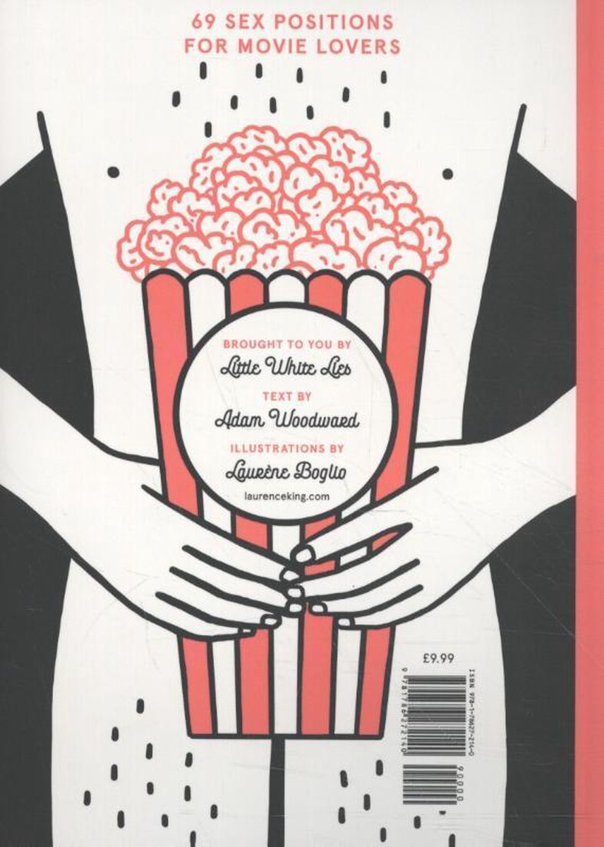 Le dos du livre 'Movie Kama Sutra' présentant 69 positions sexuelles pour les cinéphiles, tenu avec du popcorn.