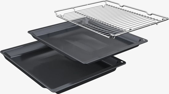 Ovenrooster en twee bakplaten, op een witte achtergrond.