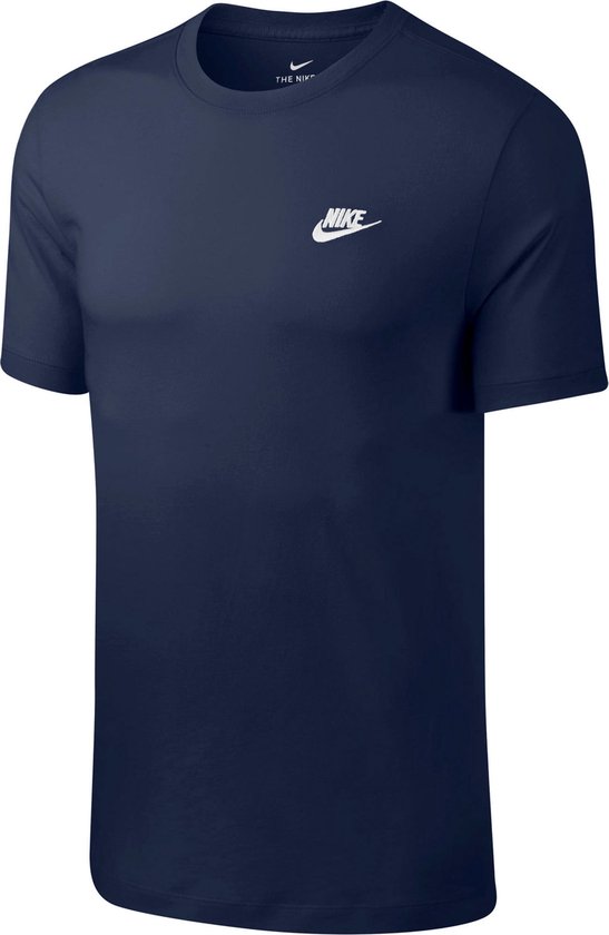Donkerblauw Nike T-shirt met wit Nike logo op de linkerborst.