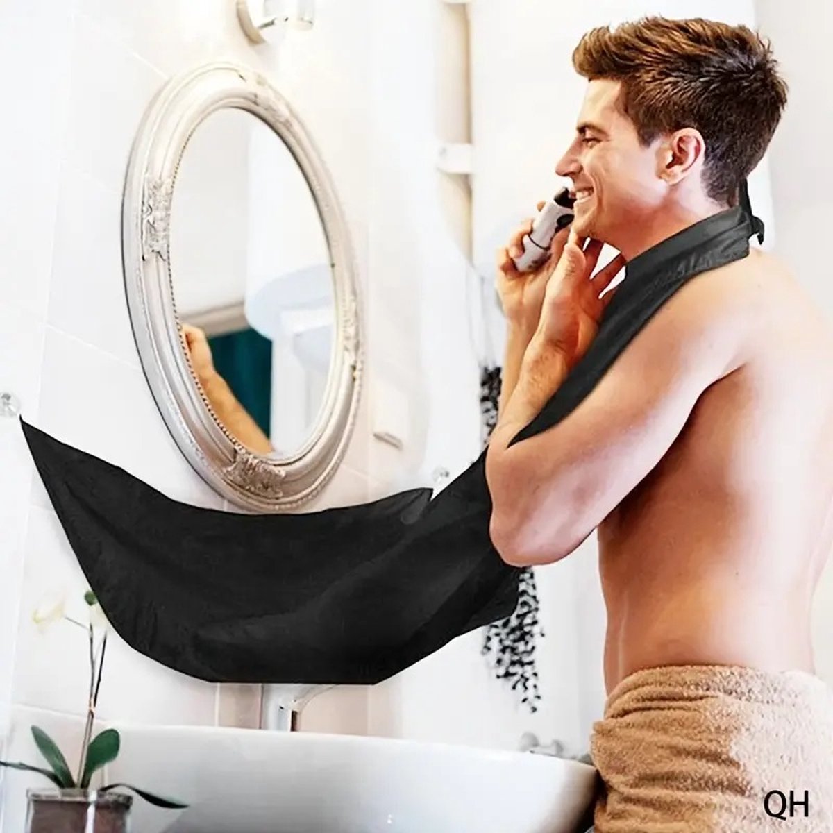 Goedkoopste Baardschort | Scheerschort | Baard Verzorging | Baard Accessoires | Beard Cape | Haar Opvangen Tijdens Scheren | Met Zuignappen | 75 x 110 CM I Zwart