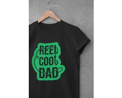 Shirt - Reel cool dad - Wurban Wear | Grappig shirt | Leuk cadeau | Unisex tshirt | Vissen | Grappig shirt voor vissers | Vis shirt | Visspullen | Kunstaas | Wit & Zwart