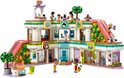 Centre commercial LEGO Friends Heartlake City 42604 avec des toboggans roses, des mini-poupées et des décorations.