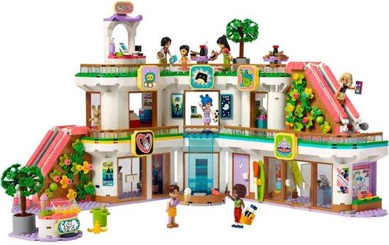 Centre commercial LEGO Friends Heartlake City 42604 avec des toboggans roses, des mini-poupées et des décorations.