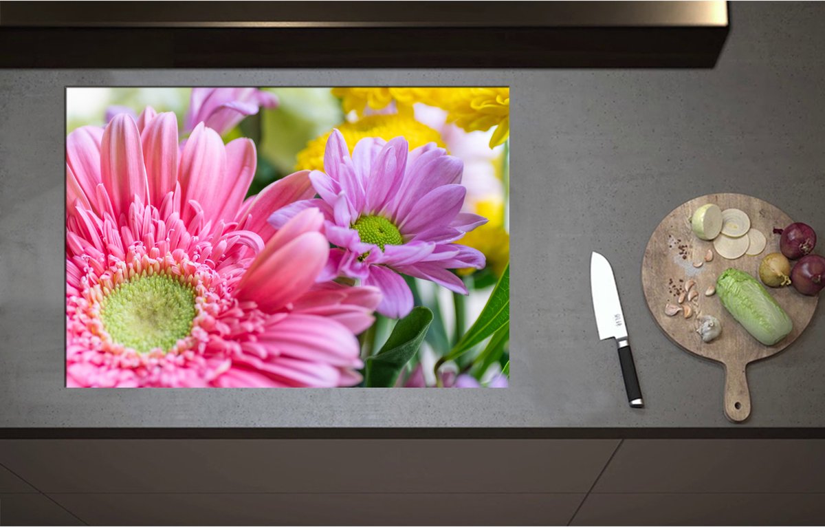 Inductieplaat Beschermer - Close-up van Gekleurde Roze Bloemen - 80x55 cm - 2 mm Dik - Inductie Beschermer - Bescherming Inductiekookplaat - Kookplaat Beschermer van Wit Vinyl