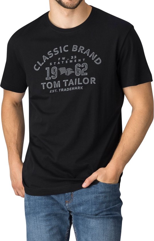 Zwart T-shirt met opdruk 'CLASSIC BRAND FW-22 STATEMENT 19-62 TOM TAILOR EST. TRADEMARK'.