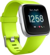 Siliconen Smartwatch bandje - Geschikt voor Fitbit Versa / Versa 2 silicone band - lichtgroen - Strap-it Horlogeband / Polsband / Armband - Maat: Maat S