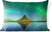 Buitenkussens - Tuin - Noorderlicht boven de Kirkjufell berg in IJsland - 60x40 cm