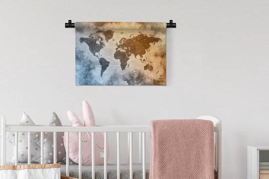 Tapisserie Cartes du mondeIllustrations de Noël - Wereldkaart avec des couleurs de peinture chaudes et froides sur un fond avec motif texturé Tapisserie murale coton 60x40 cm - Tapisserie avec photo