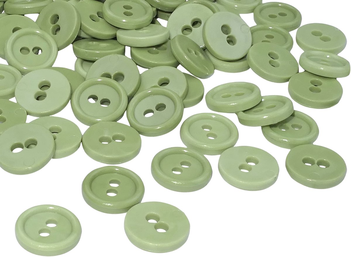Set van 100 kunststof ronde knopen met 2 gaten in aspergegroen, Ø 11,5 x 2,2 mm, ideaal voor naaiprojecten en kledingaccessoires