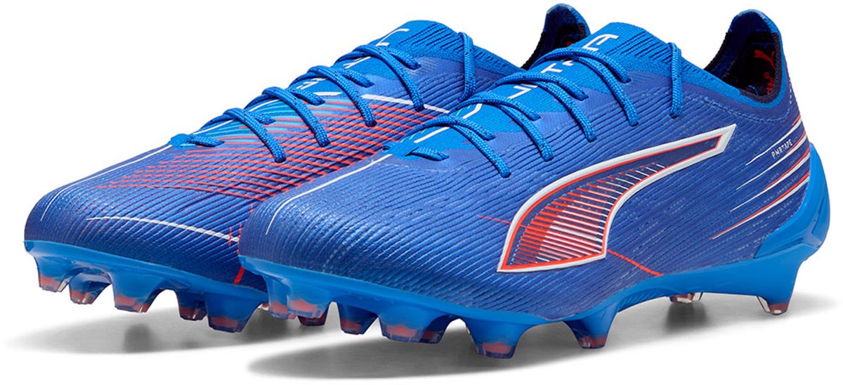 Puma Ultra 6 Ultimate FG voetbalschoenen voor dames in blauw, EU 40, met technisch mesh bovenwerk en opvallende details.