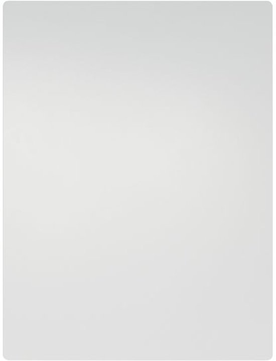 Een lege, witte, rechthoekige whiteboard oppervlakte, plat op een witte achtergrond.