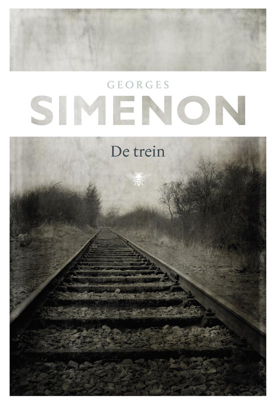 Couverture du livre 'Le Train' de Georges Simenon, avec une photo en noir et blanc de voies ferrées disparaissant au loin, entourées de buissons dénudés.
