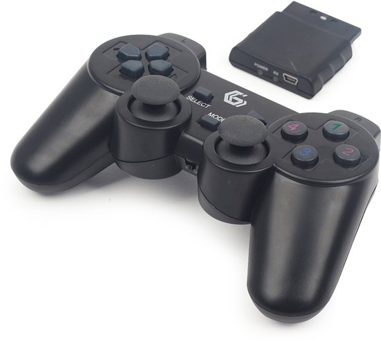 Zwarte draadloze gamepad met USB-ontvanger, met analoge sticks en vierkante knoppen.