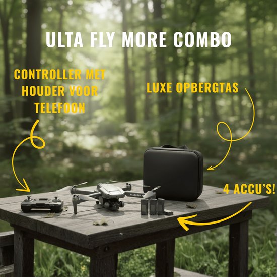 Grijze drone, controller, twee batterijen en een zwarte opbergtas liggen op een houten picknicktafel in een bos. Tekst: 'ULTRA FLY MORE COMBO', 'Controller met houder voor telefoon', 'Luxe opbergtas', '4 accu's!'.
