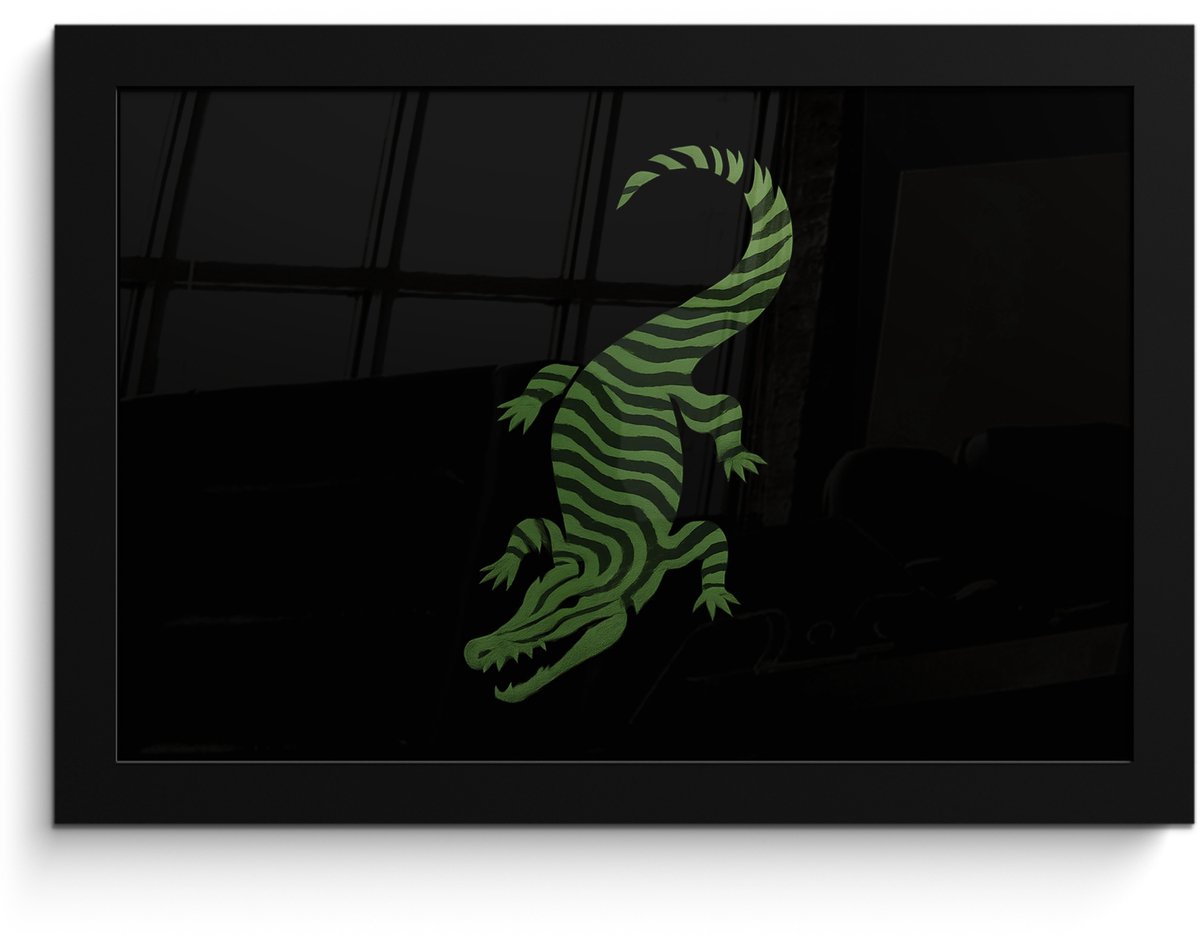 FrameYourWall Poster in lijst - Fotolijst 30x20 cm - Posters - Krokodil - Groen - Tijgerachtig - Strepen - Posterlijst zwart - Decoratie - Wanddecoratie woonkamer - Muurdecoratie slaapkamer Krokodil - Strepen