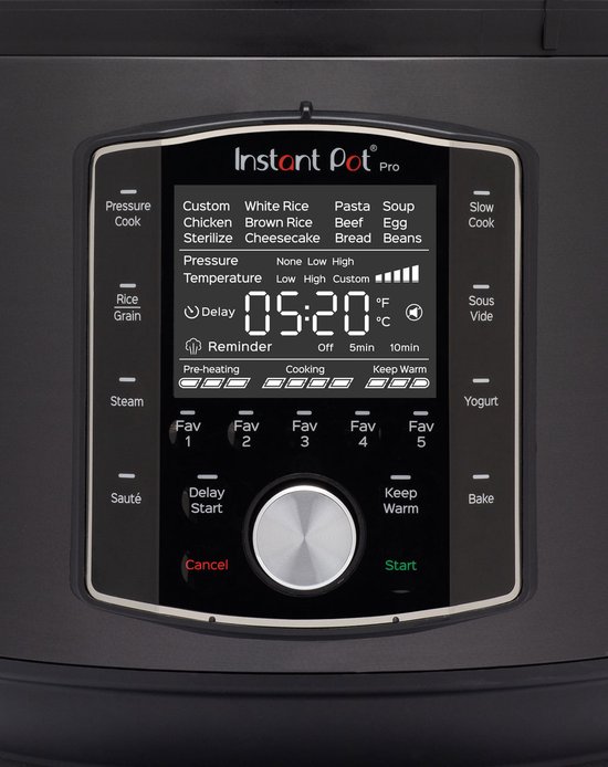 Close-up van het bedieningspaneel van de Instant Pot Pro, de display toont "05:20".