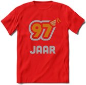 97 Jaar Feest T-Shirt | Goud - Zilver | Grappig Verjaardag Cadeau Shirt | Dames - Heren - Unisex | Tshirt Kleding Kado | - Rood - S