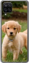 Geschikt voor Samsung Galaxy A12 hoesje - Golden Retriever pup in het groene gras - Siliconen Telefoonhoesje