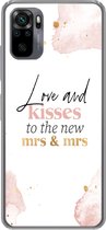 Geschikt voor Xiaomi Redmi Note 10 Pro hoesje - Quotes - 'Love and kisses to the new Mrs & Mrs' - Spreuken - Marmer print - Siliconen Telefoonhoesje