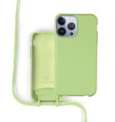Coverzs Silicone case met koord - Telefoonhoesje met koord - Backcover hoesje met koord - touwtje - geschikt voor Apple iPhone 13 Pro - lichtgroen