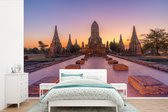 Behang - Fotobehang kleurrijke lucht boven Ayutthaya - Breedte 450 cm x hoogte 300 cm