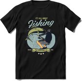 Fishing - Vissen T-Shirt | Grappig Verjaardag Vis Hobby Cadeau Shirt | Dames - Heren - Unisex | Tshirt Hengelsport Kleding Kado - Zwart - XXL