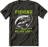 Fishing Has No Age Limit - Vissen T-Shirt | Groen | Grappig Verjaardag Vis Hobby Cadeau Shirt | Dames - Heren - Unisex | Tshirt Hengelsport Kleding Kado - Donker Grijs - XXL