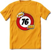 76 Jaar Hoera Verkeersbord T-Shirt | Grappig Verjaardag Cadeau | Dames - Heren | - Geel - M