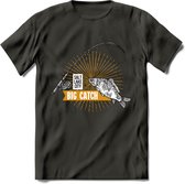 Big Catch - Vissen T-Shirt | Grappig Verjaardag Vis Hobby Cadeau Shirt | Dames - Heren - Unisex | Tshirt Hengelsport Kleding Kado - Donker Grijs - S