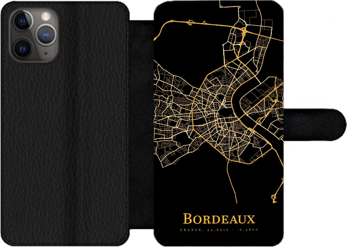 Telefoonhoesje Geschikt voor iPhone 11 Pro Max telefoonhoesje - Bordeaux - Kaart - Goud - Met vakjes - Wallet case met magneetsluiting