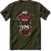 My Favorite Place Is You - Valentijn T-Shirt | Grappig Valentijnsdag Cadeautje voor Hem en Haar | Dames - Heren - Unisex | Kleding Cadeau | - Leger Groen - M