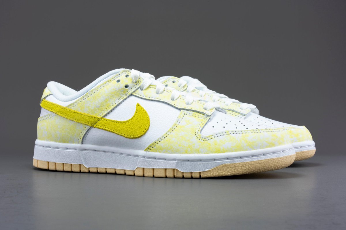 nike dunk low yellow strike