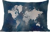 Buitenkussens - Tuin - Lichtgekleurde wereldkaart op een donkerblauwe geverfde sterrenhemel achtergrond - 60x40 cm