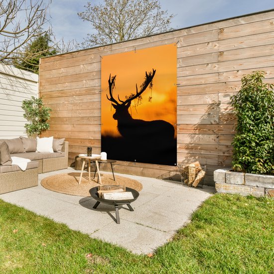 Tuinposter 120x160 cm - Tuindecoratie Hert - Oranje - Silhouet - Dieren - Natuur - Poster voor in de tuin - Buiten decoratie - Schutting tuinschilderij - Tuindoek muurdecoratie - Wanddecoratie balkondoek