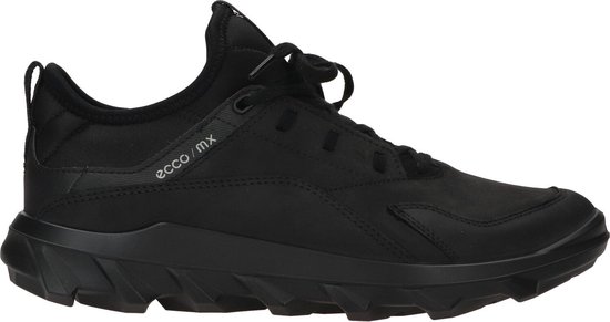 Zwarte ECCO MX sneaker, zijaanzicht met ECCO/MX-opdruk en robuuste, stevige zool.